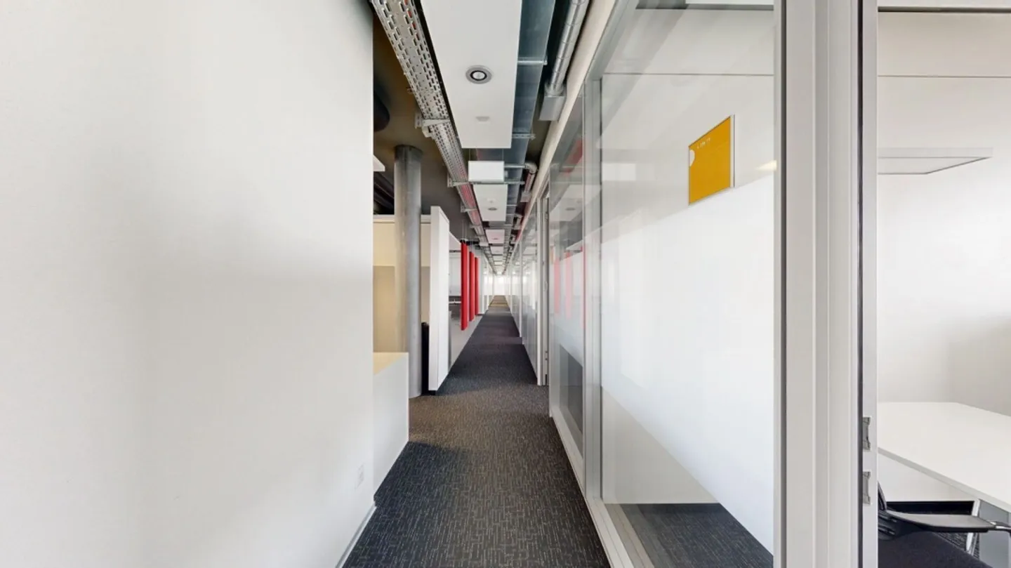 904 m2 Commercial/Office Space - Photo 9 of 13