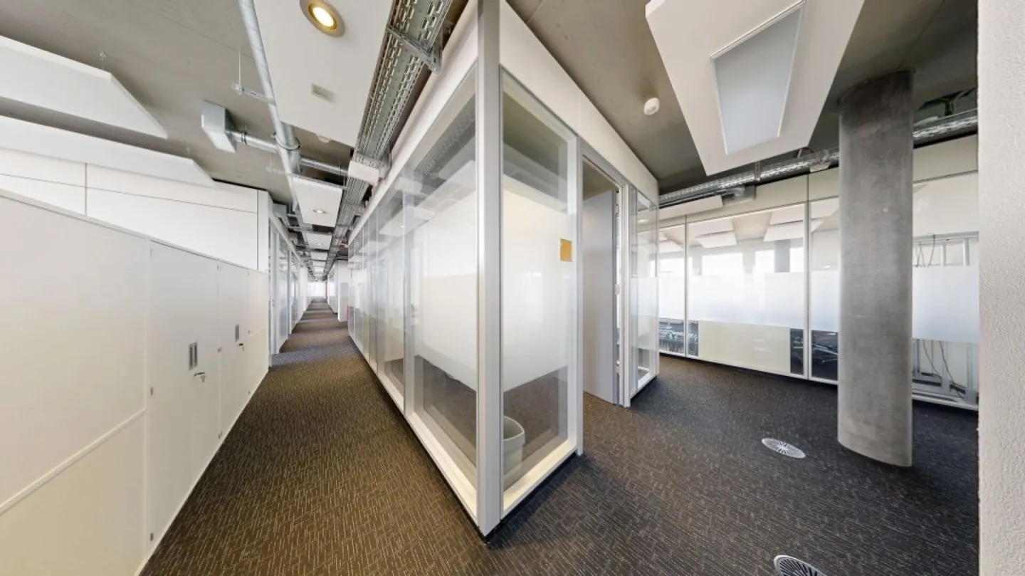 904 m2 Commercial/Office Space - Photo 10 of 13