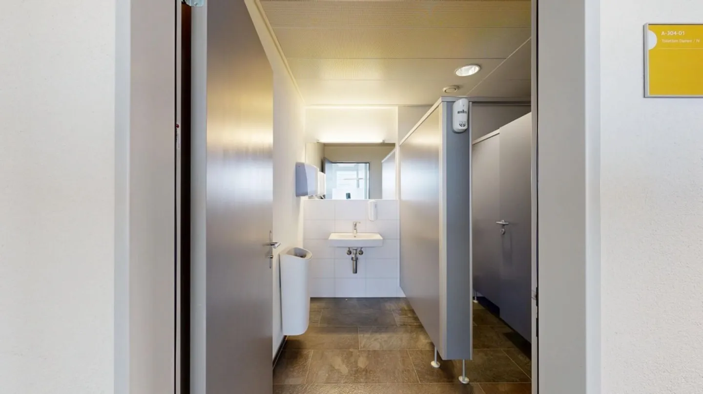 904 m2 Commercial/Office Space - Photo 11 of 13