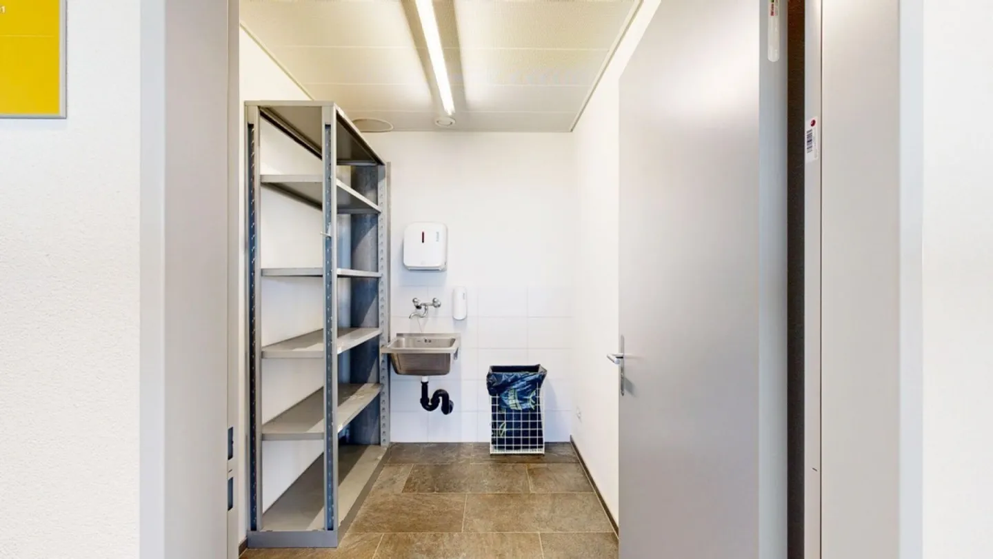 904 m2 Commercial/Office Space - Photo 12 of 13