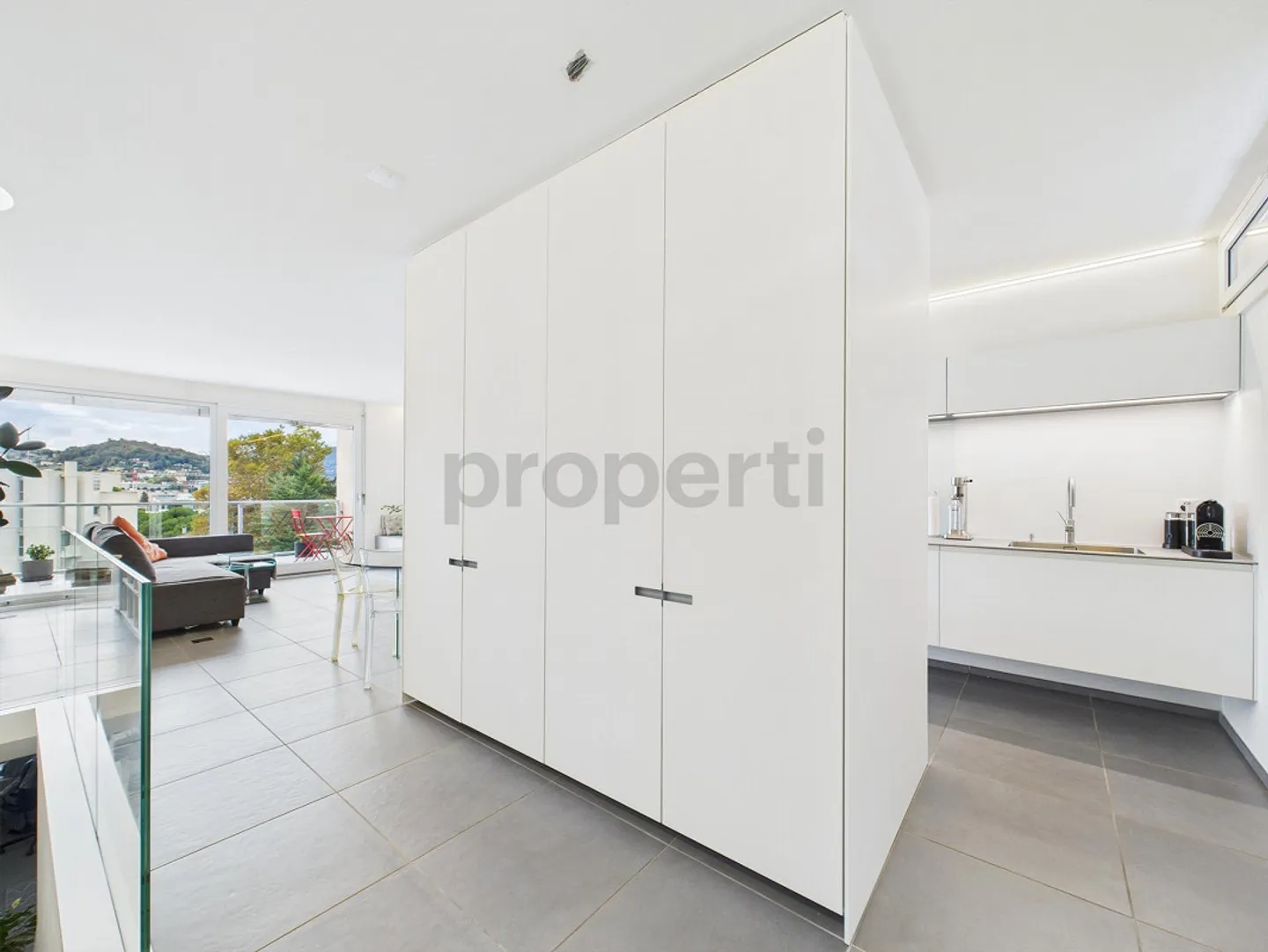 Attique Duplex Rénové à Massagno – Résidence Principale et Secondaire - Photo 2 sur 13