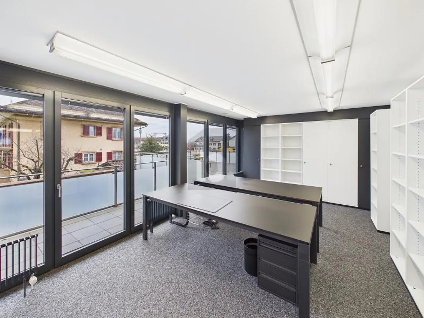 Geräumiges modernes Büro in Murten - Foto 5 von 6
