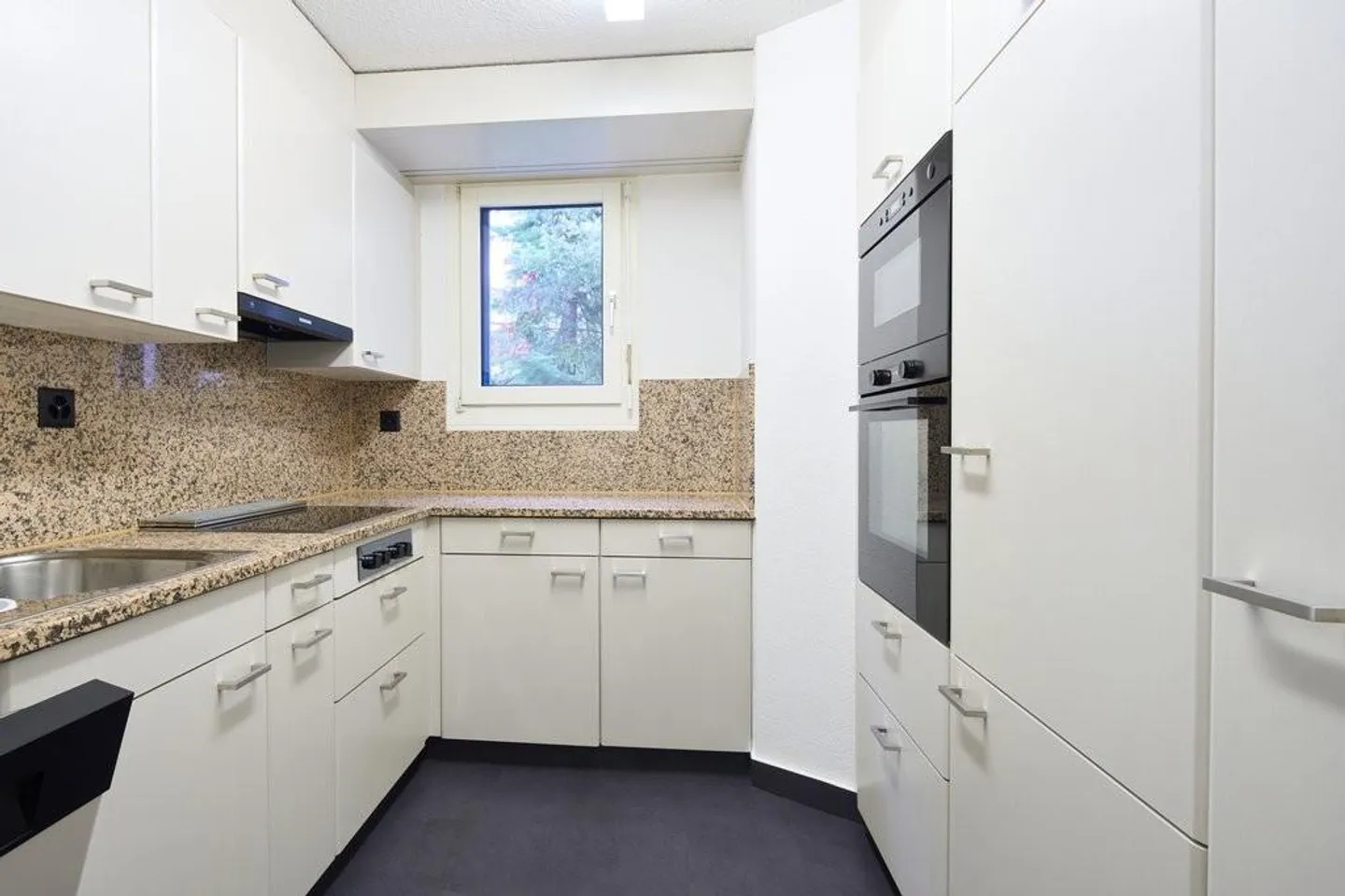 Appartement moderne et calme dans la verdure, limité jusqu'au 30.06.2028 - Photo 3 sur 5