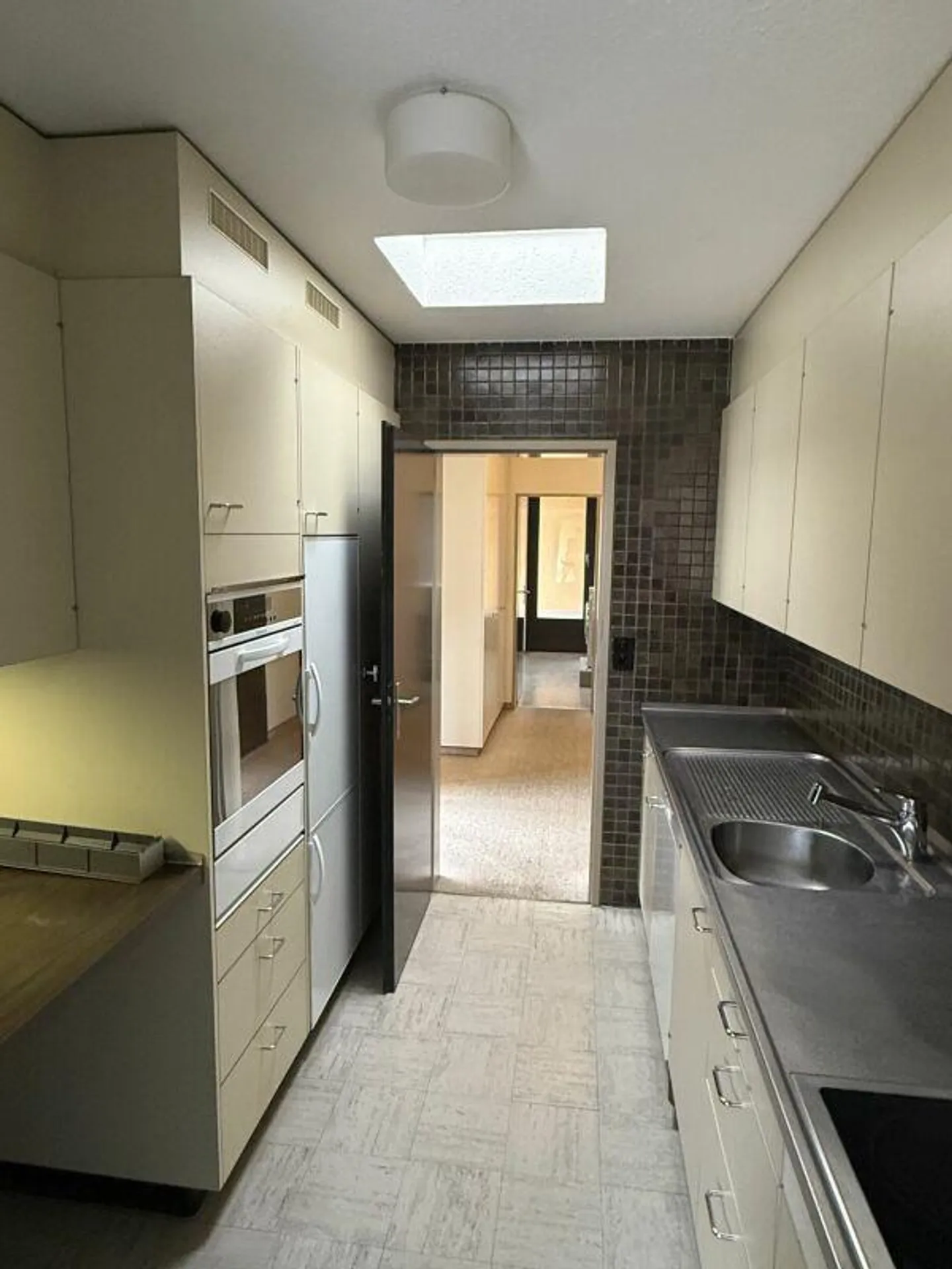 Looking for a temporary home? - Photo 2 of 16