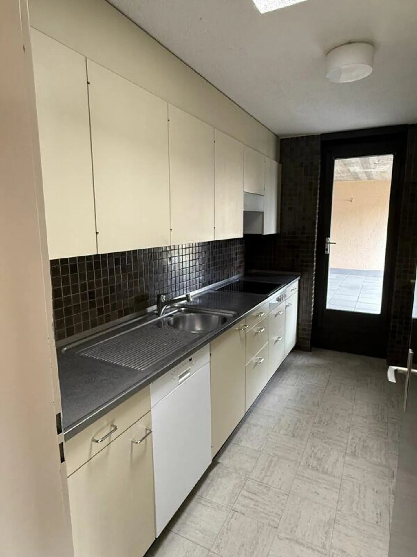 Looking for a temporary home? - Photo 3 of 16