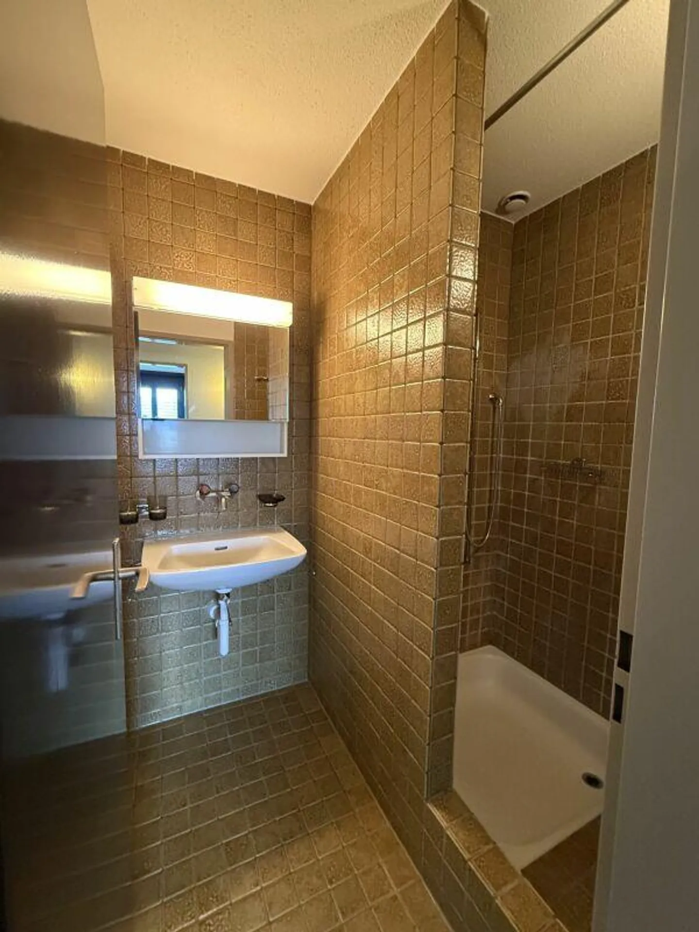 Looking for a temporary home? - Photo 12 of 16