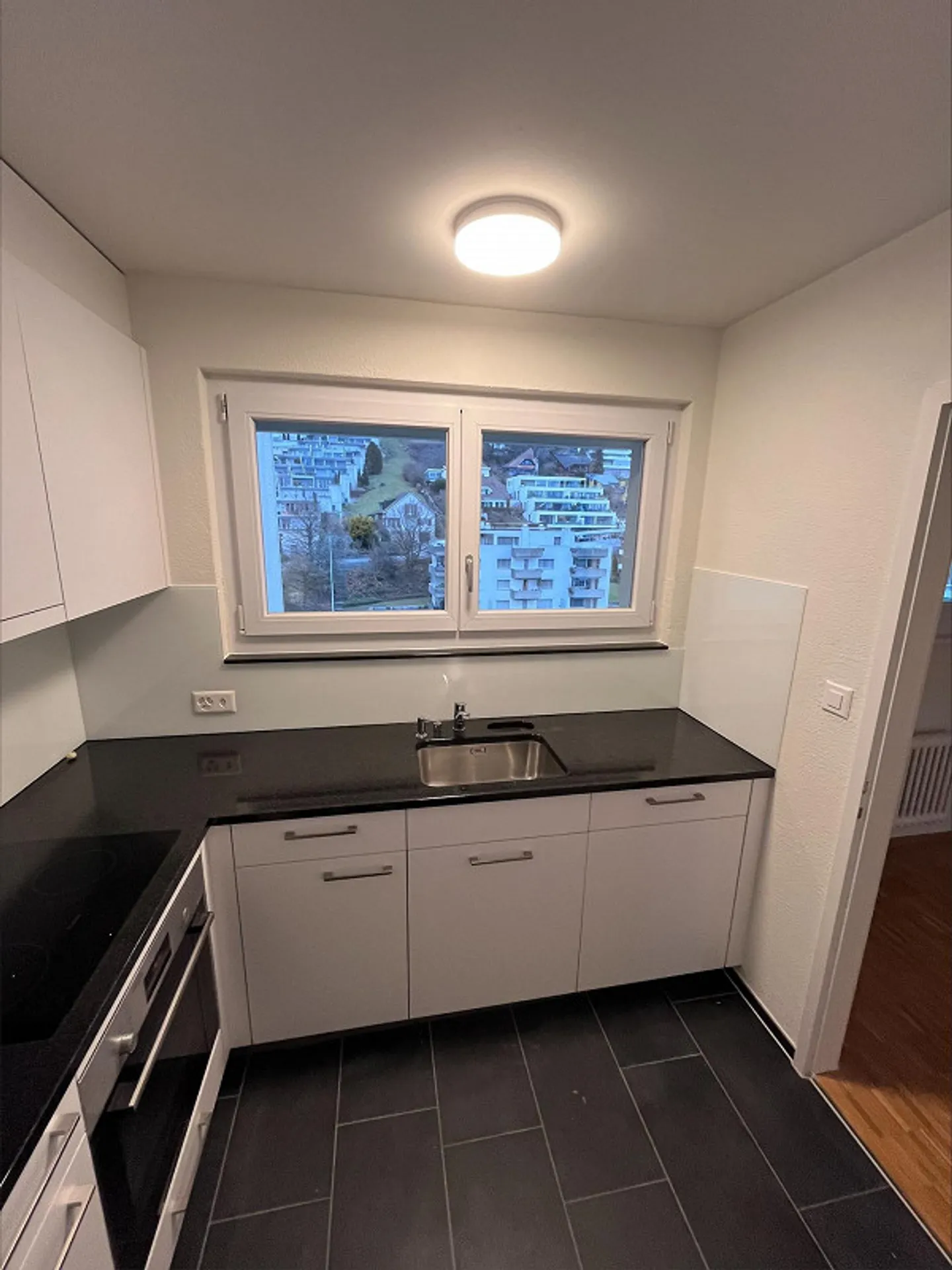 Appartamento accogliente di 3,5 stanze con una nuova cucina moderna - Foto 7 di 12