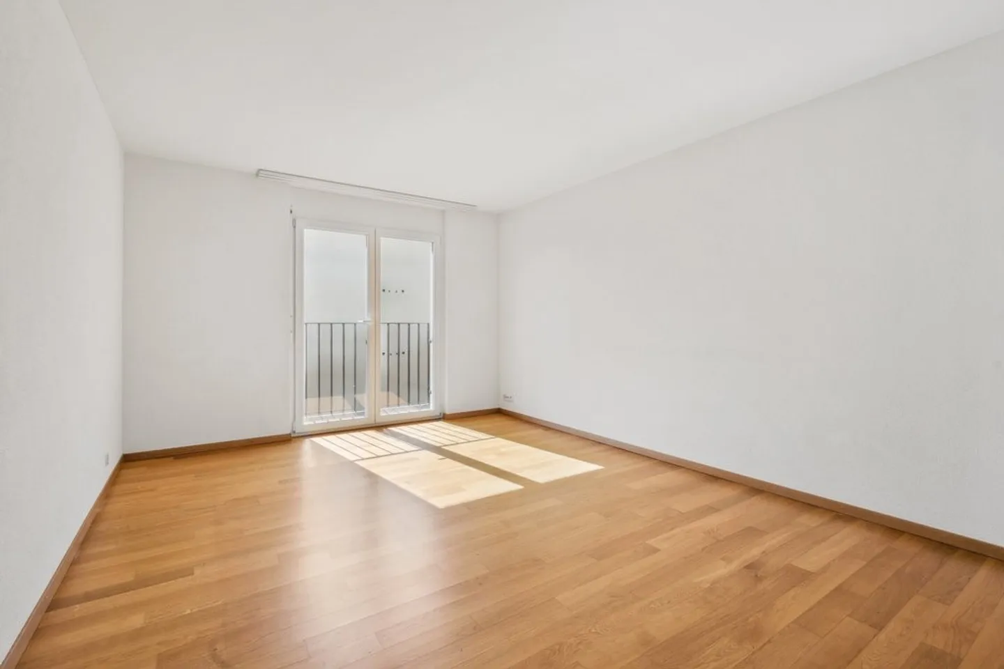 Modern 3.5-Room Apartment - Photo 3 of 9