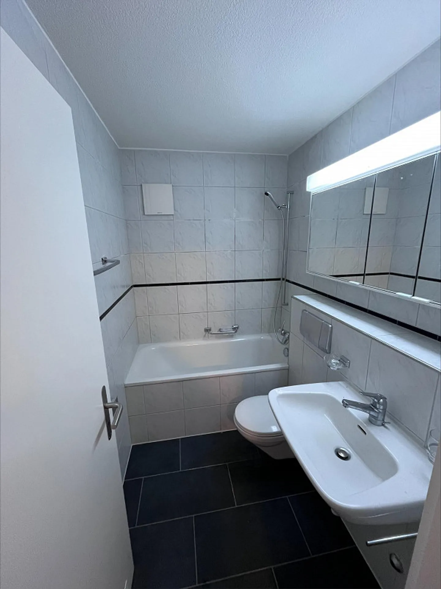 Appartamento accogliente di 3,5 stanze con una nuova cucina moderna - Foto 8 di 12