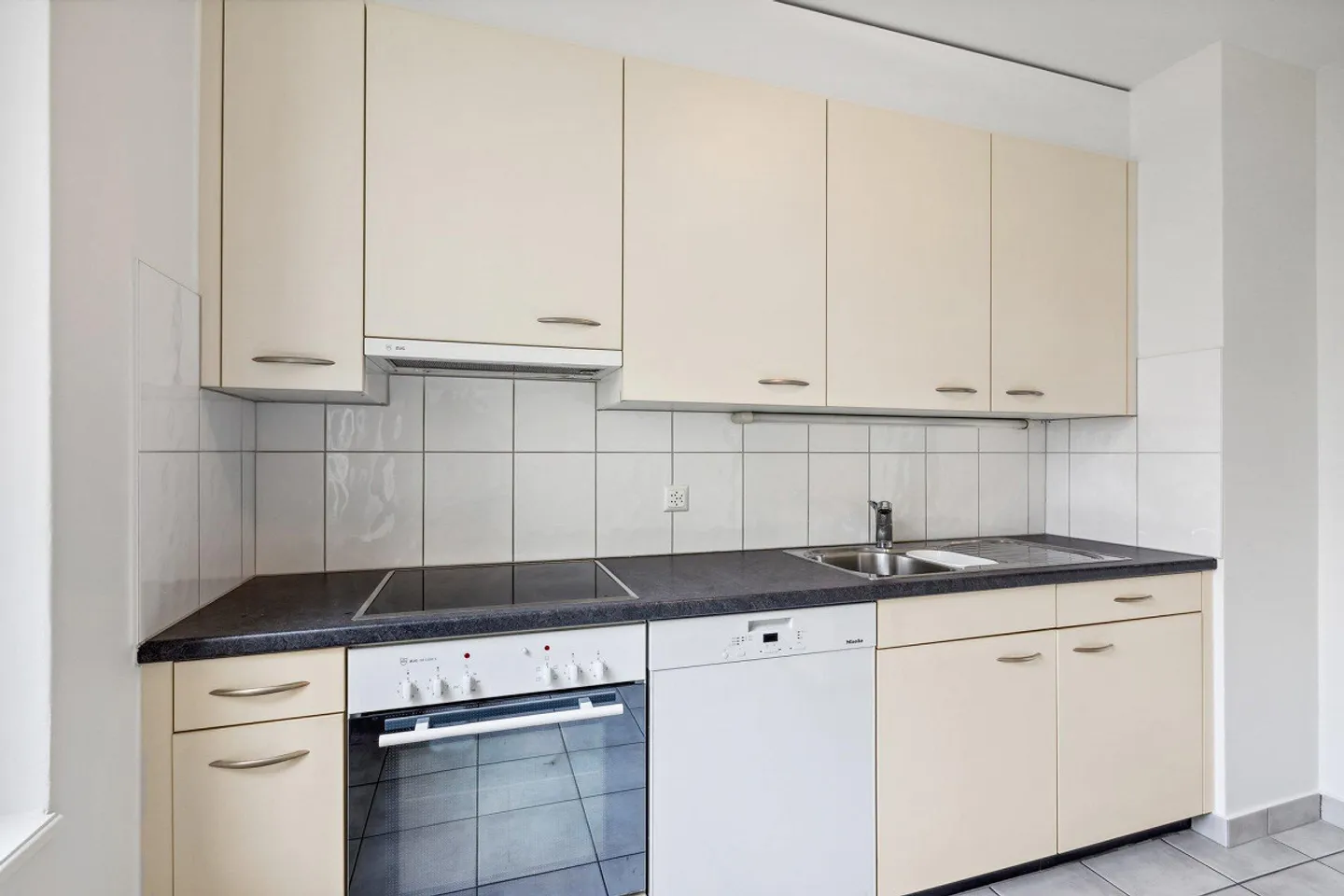 Close to the center and schools with FREE CAUTION - Photo 4 of 7