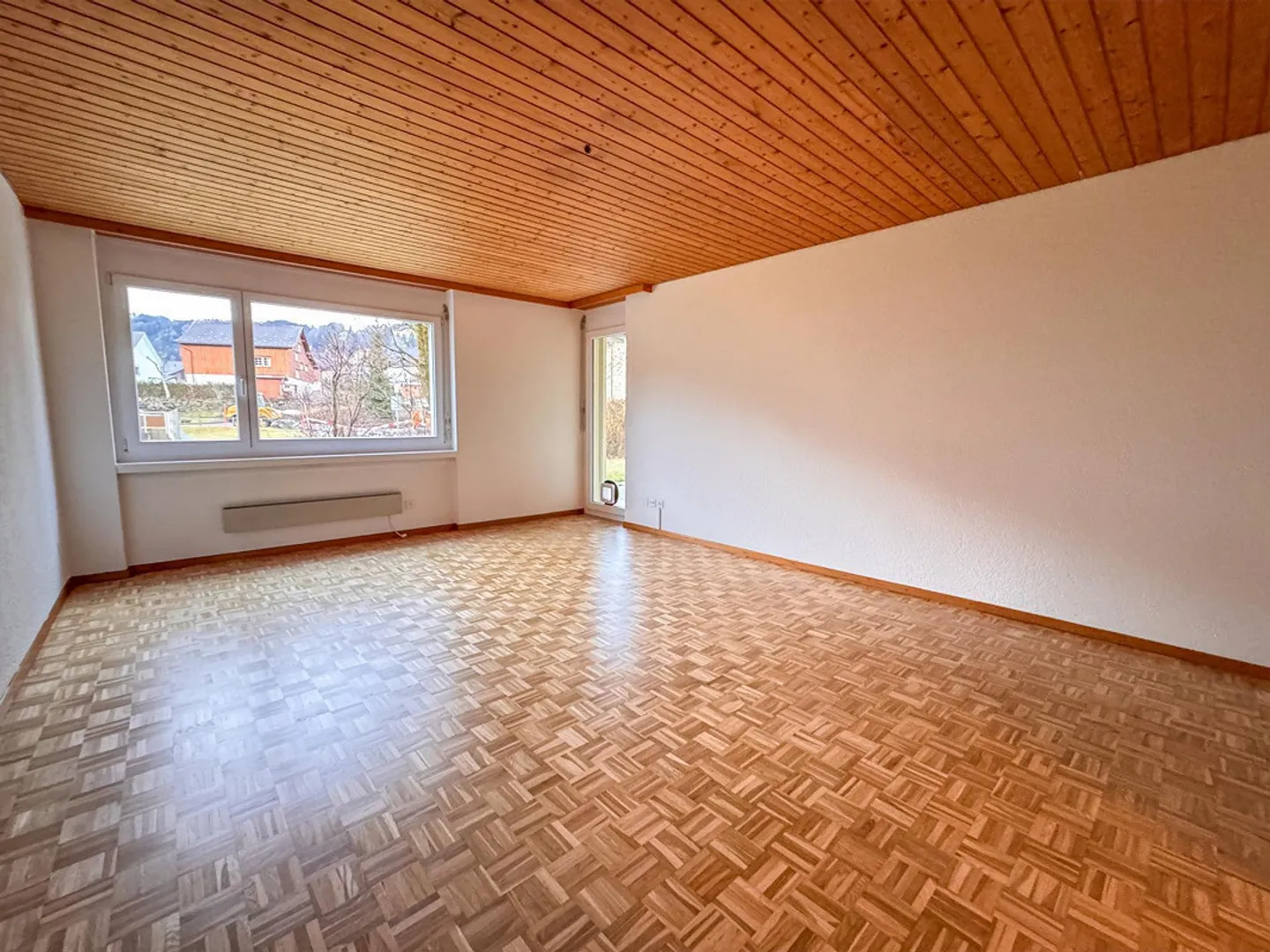 Charmante 4.5-Zimmerwohnung mit gemütlichem Sitzplatz - Foto 2 von 14
