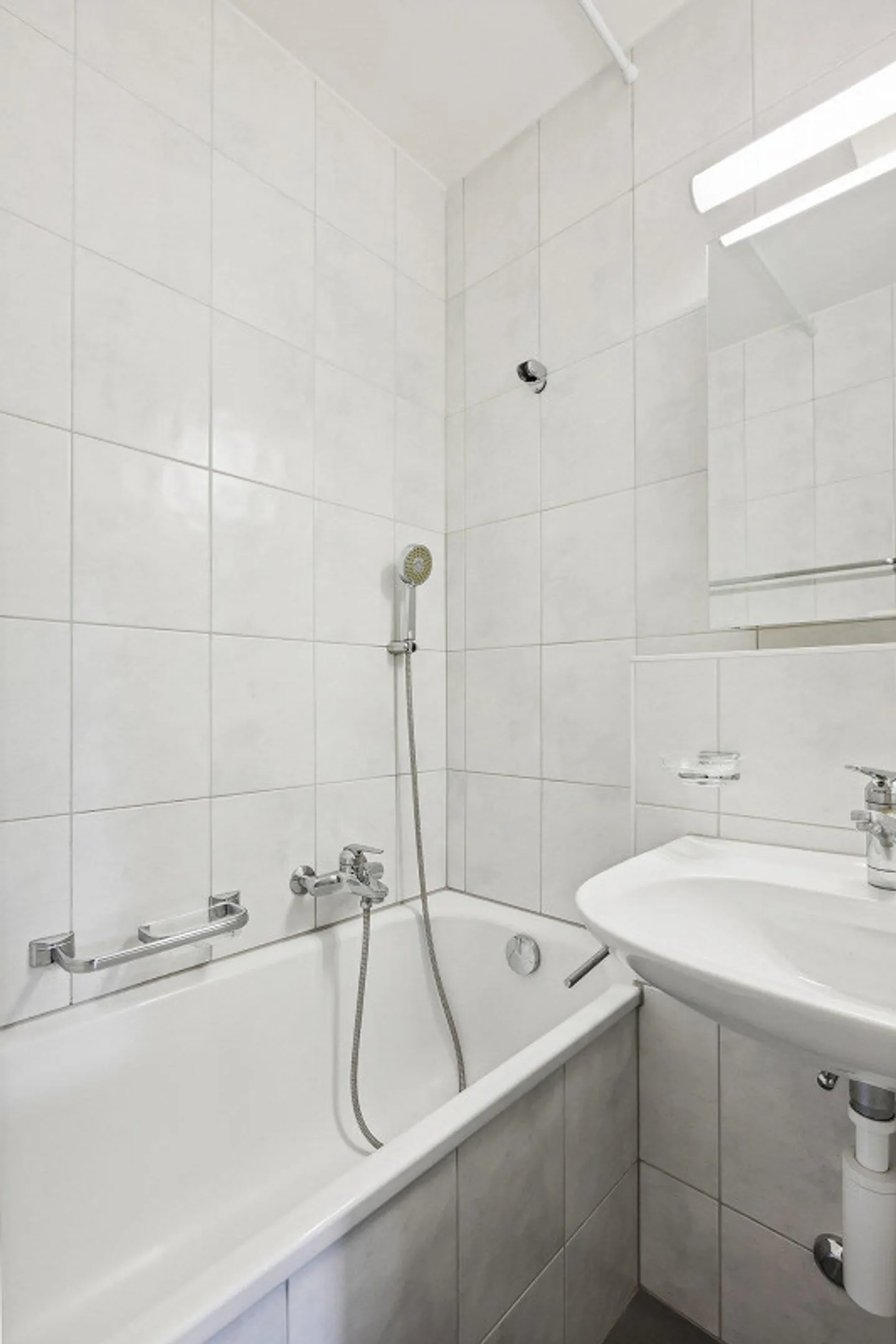 Close to the center and schools with FREE CAUTION - Photo 5 of 7