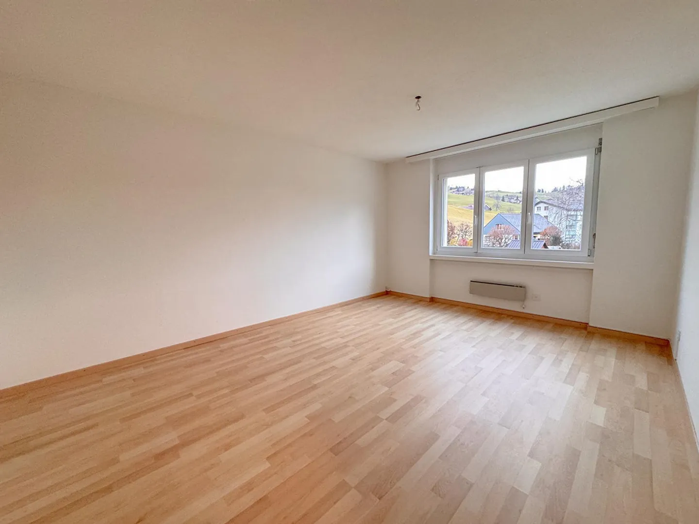 Charmante 4.5-Zimmerwohnung mit gemütlichem Sitzplatz - Foto 3 von 14
