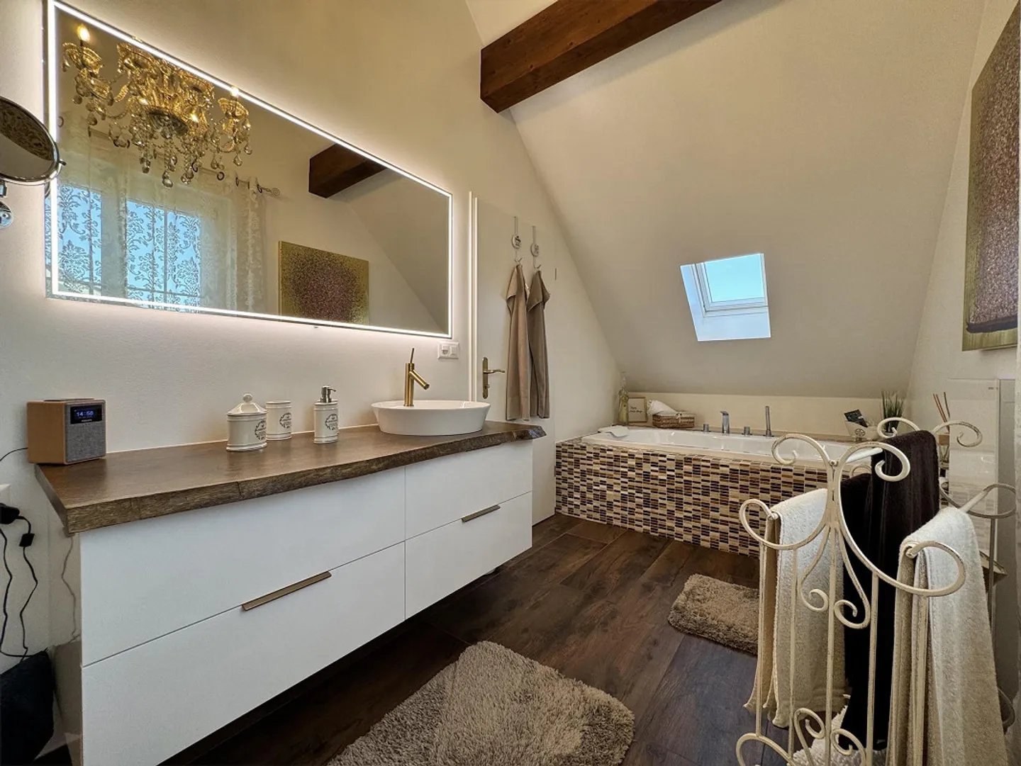 Standard Élevé - Une Oasis de Calme au Cœur du Village - Photo 13 sur 17