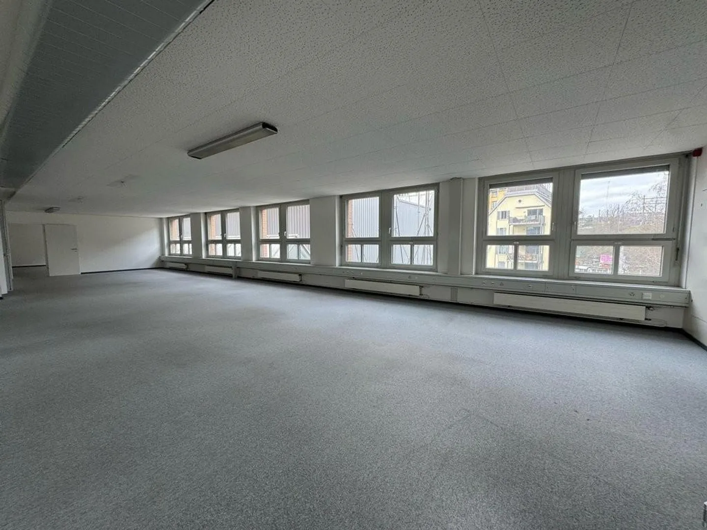 Attraktives Büro im 2. Stock - Sofort verfügbar! - Foto 1 von 7