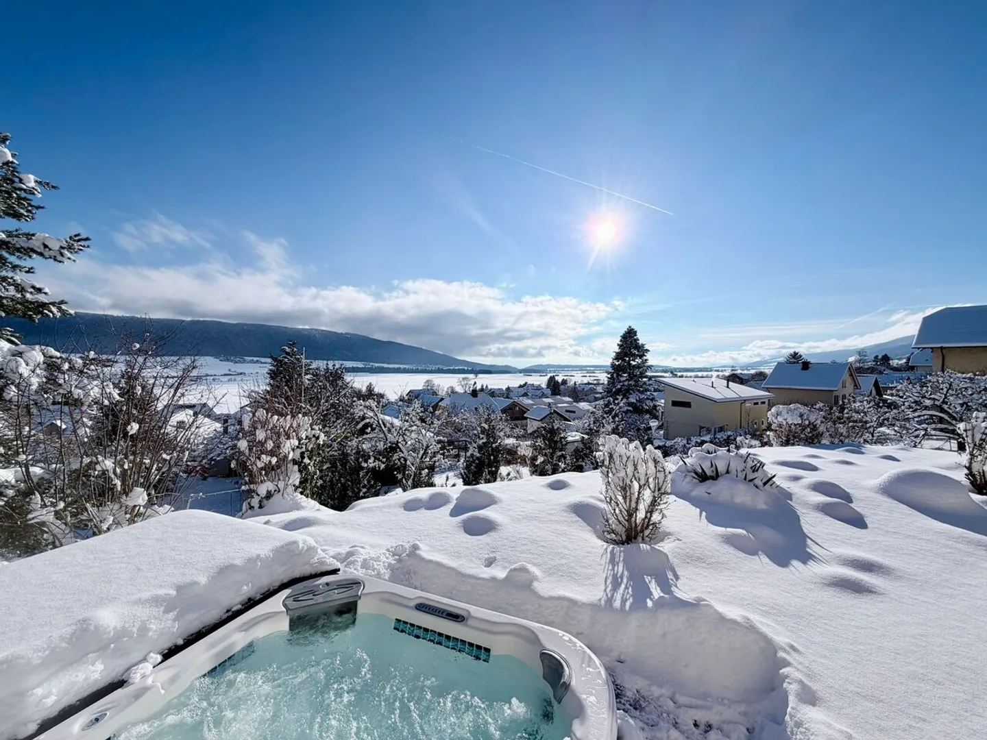UN COIN DE PARADIS FAMILIAL AVEC VUE SUR LE VAL-DE-RUZ - Photo 2 sur 12