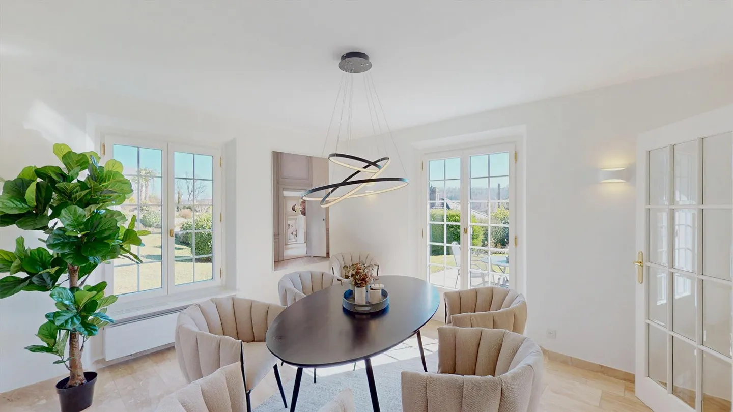 Maison de campagne idyllique avec vue panoramique, grand jardin et garage à Lupsingen - Photo 3 sur 14