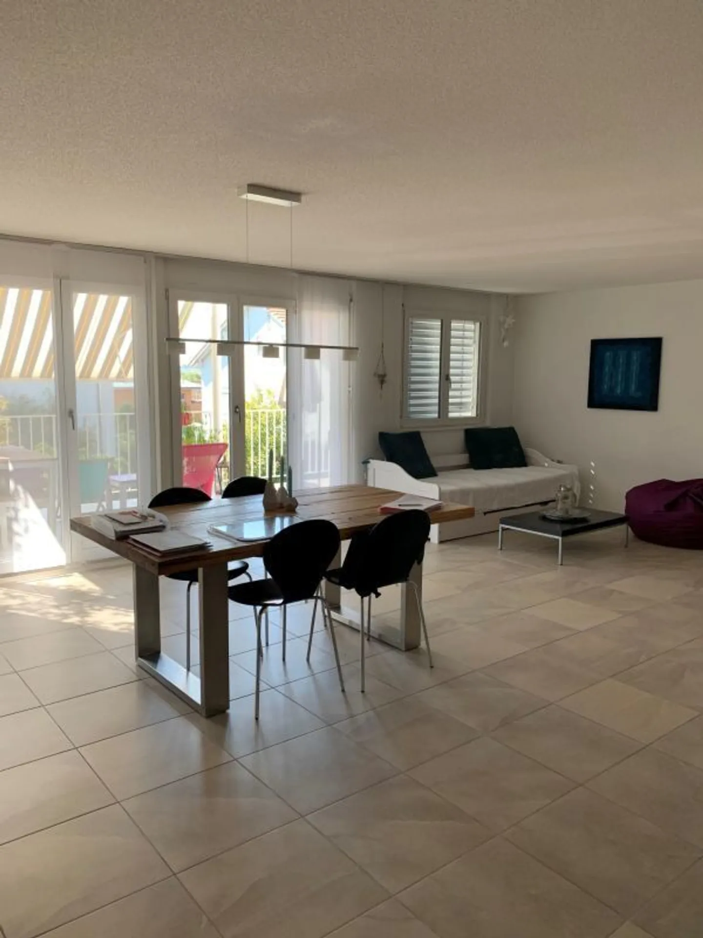 5 stanze con balcone in un quartiere tranquillo e verdeggiante - Foto 3 di 9