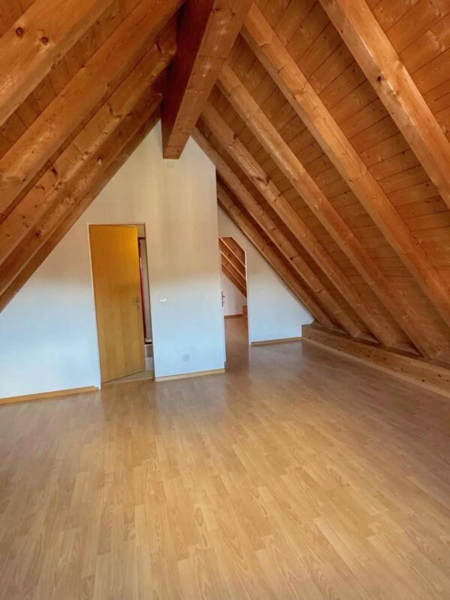 Leben in einem denkmalgeschütztem Gebäude im Ortskern - Foto 11 von 12