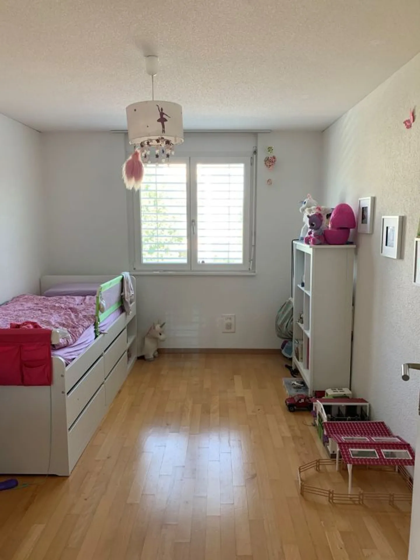 5 stanze con balcone in un quartiere tranquillo e verdeggiante - Foto 5 di 9