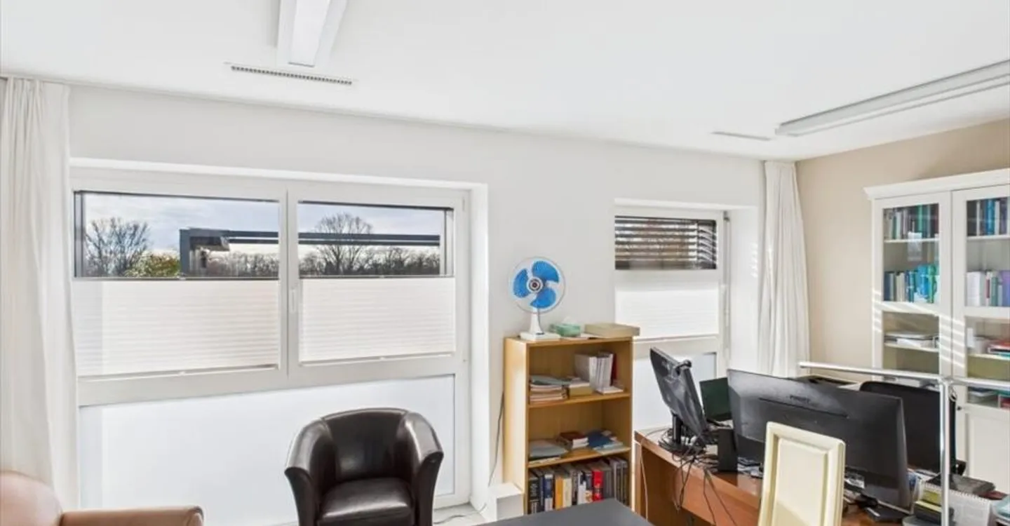 Office space for rent - Photo 4 of 7