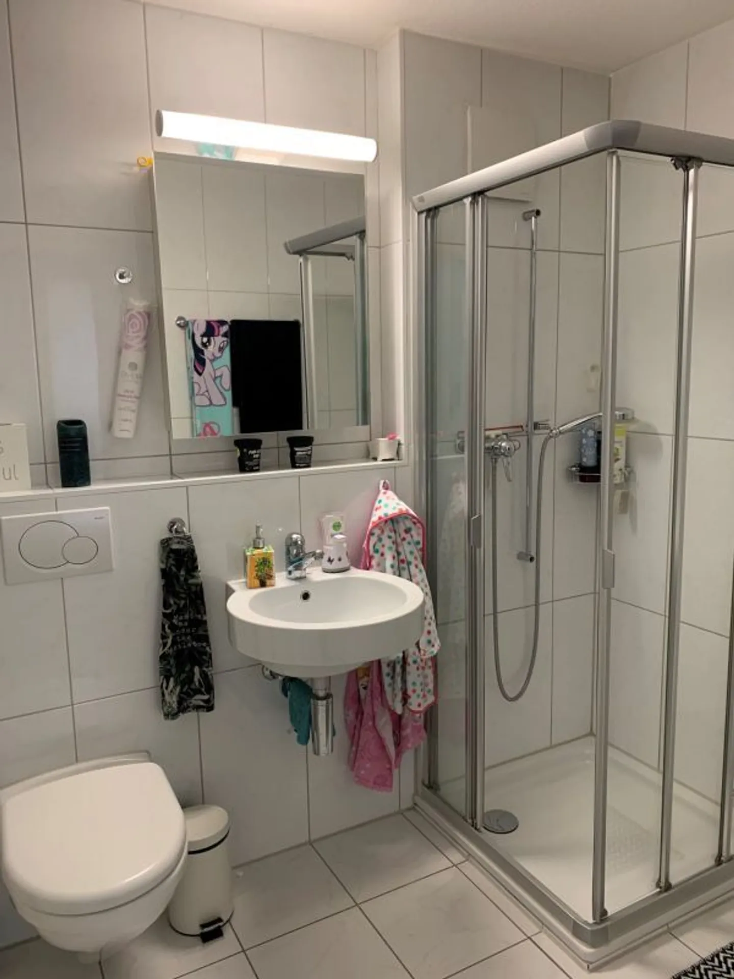 5 stanze con balcone in un quartiere tranquillo e verdeggiante - Foto 7 di 9