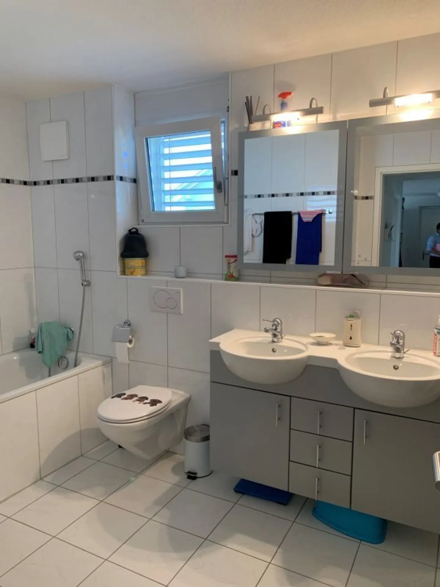 5 stanze con balcone in un quartiere tranquillo e verdeggiante - Foto 8 di 9