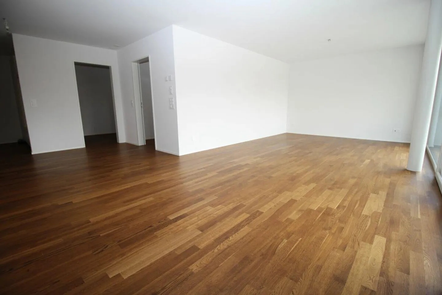 Moderne 4.5-Zimmer-Wohnung zu vermieten! - Foto 2 von 11