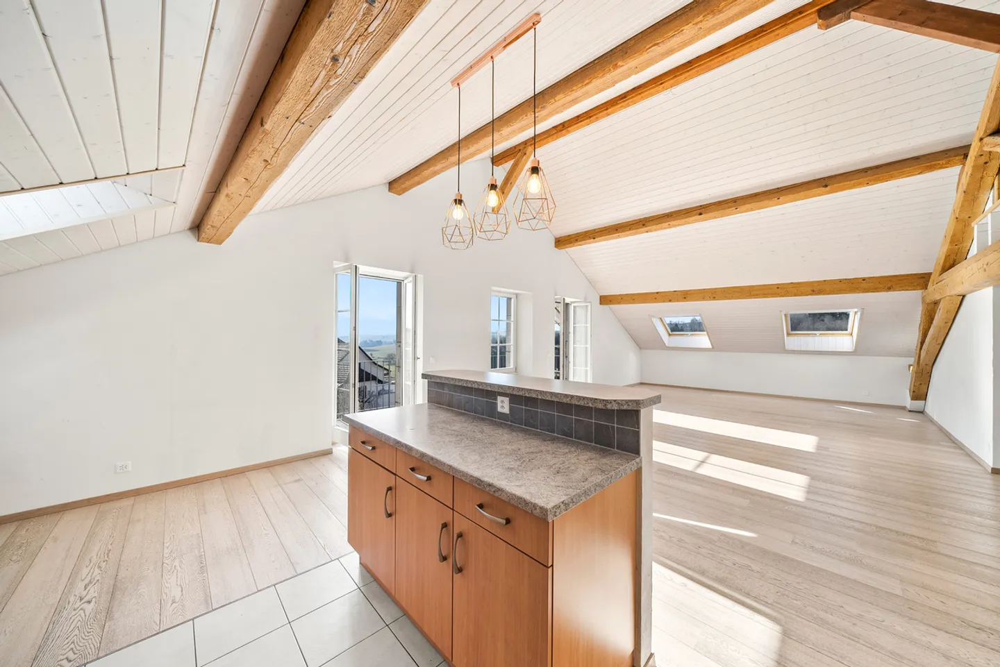 Magnificent renovated penthouse in the heart of Gimel - Photo 11 of 13
