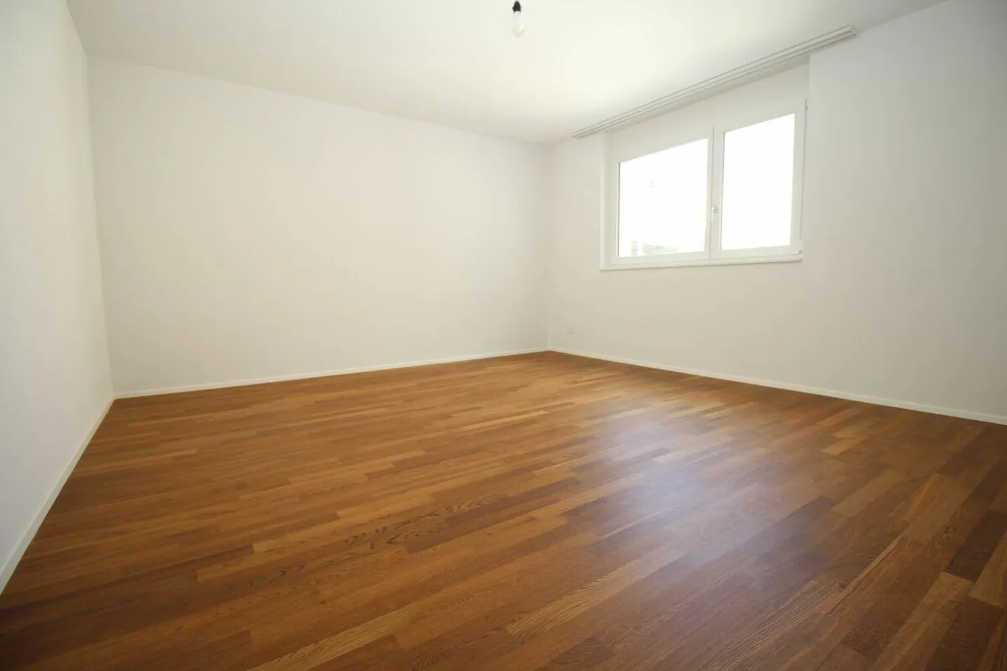 Moderne 4.5-Zimmer-Wohnung zu vermieten! - Foto 4 von 11
