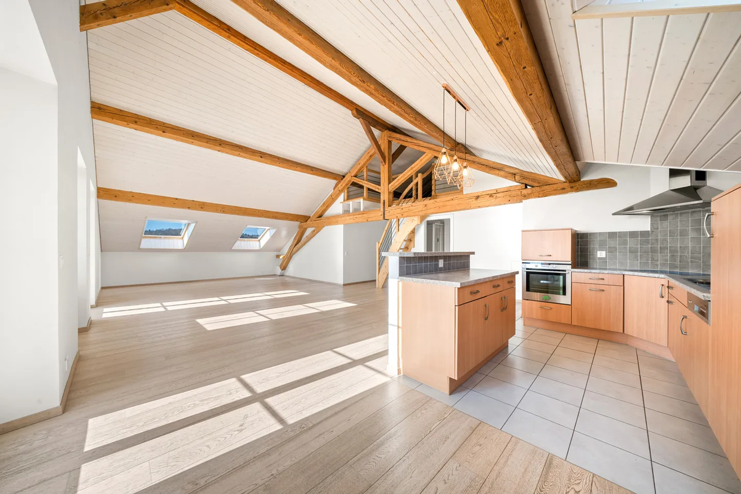 Magnificent renovated penthouse in the heart of Gimel - Photo 1 of 13