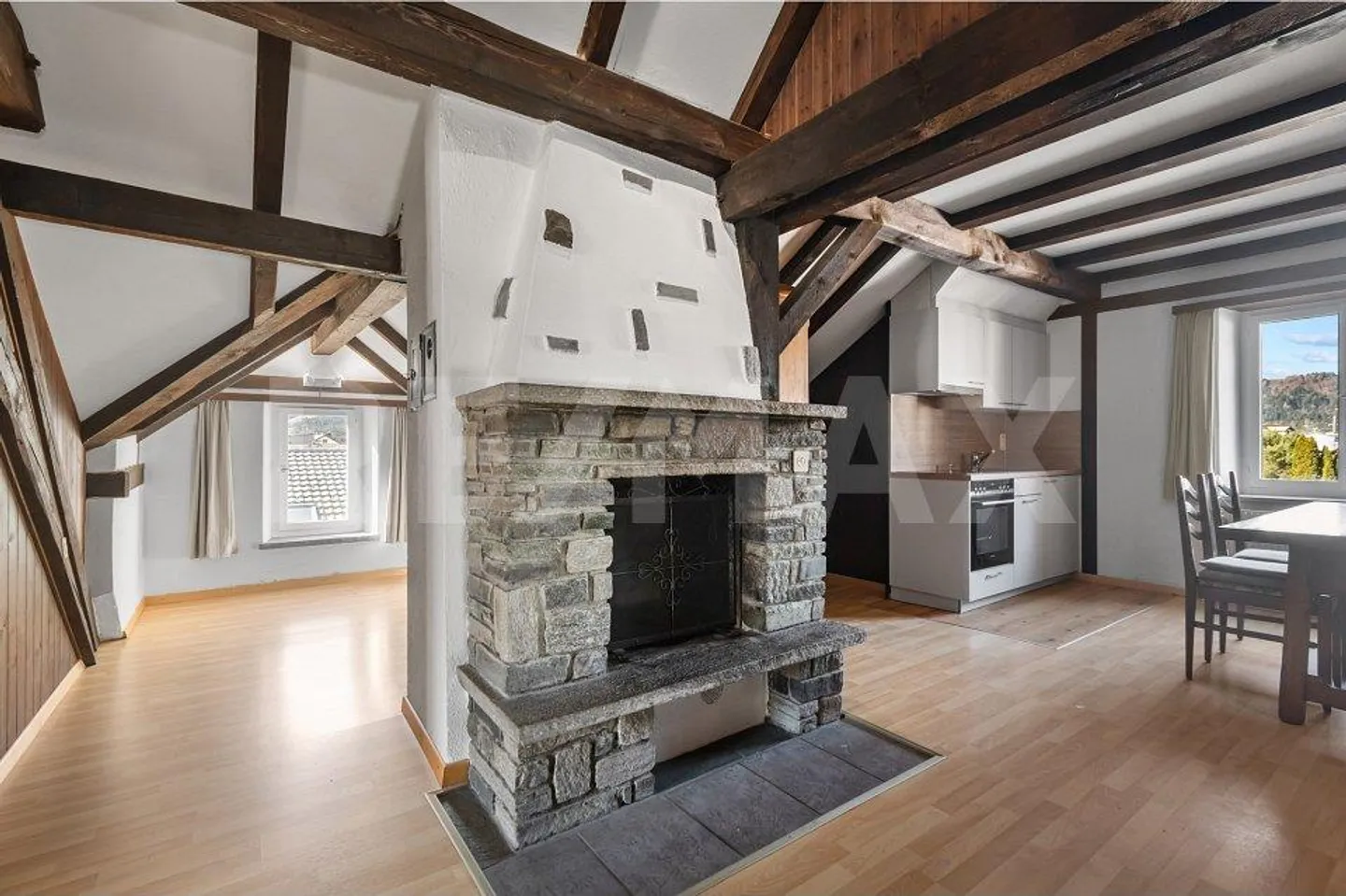 Maison historique à trois familles avec charme et potentiel - Photo 4 sur 13