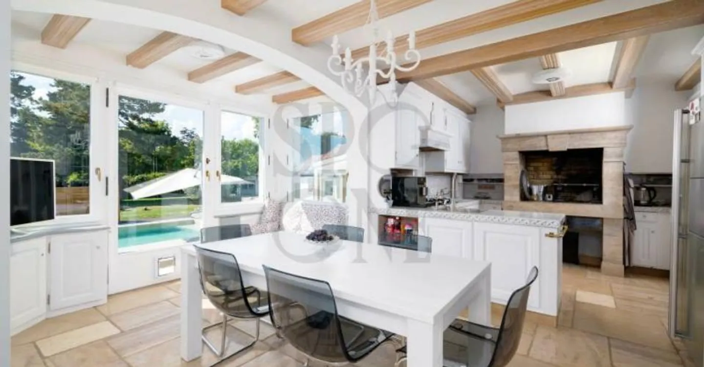 Elegant and spacious house, carefully renovated - Photo 1 of 8