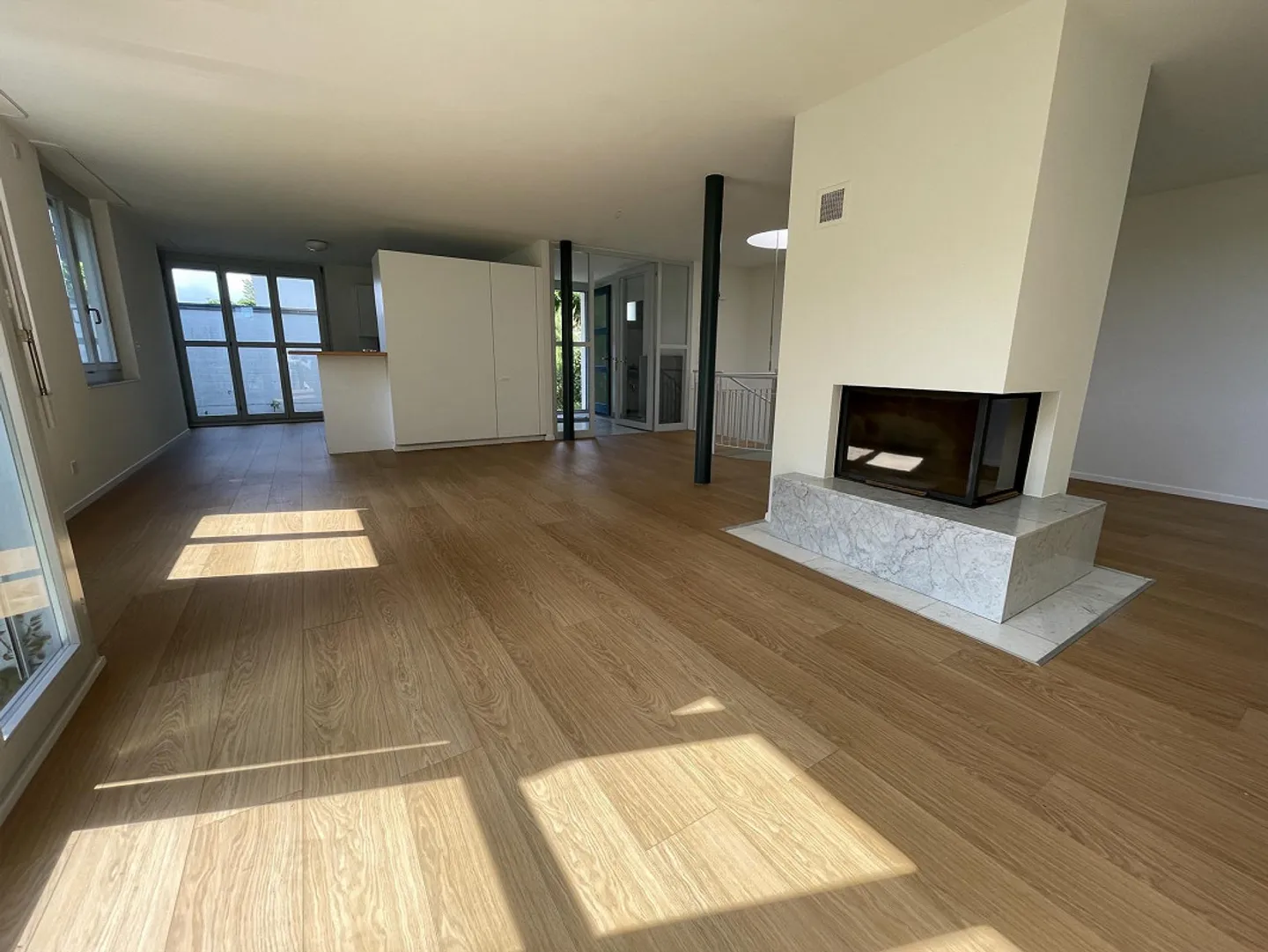 Casa bifamiliare di 4 1/2 stanze (camera degli ospiti inclusa), garage e 2 posti auto Therwil/BL - Foto 7 di 13