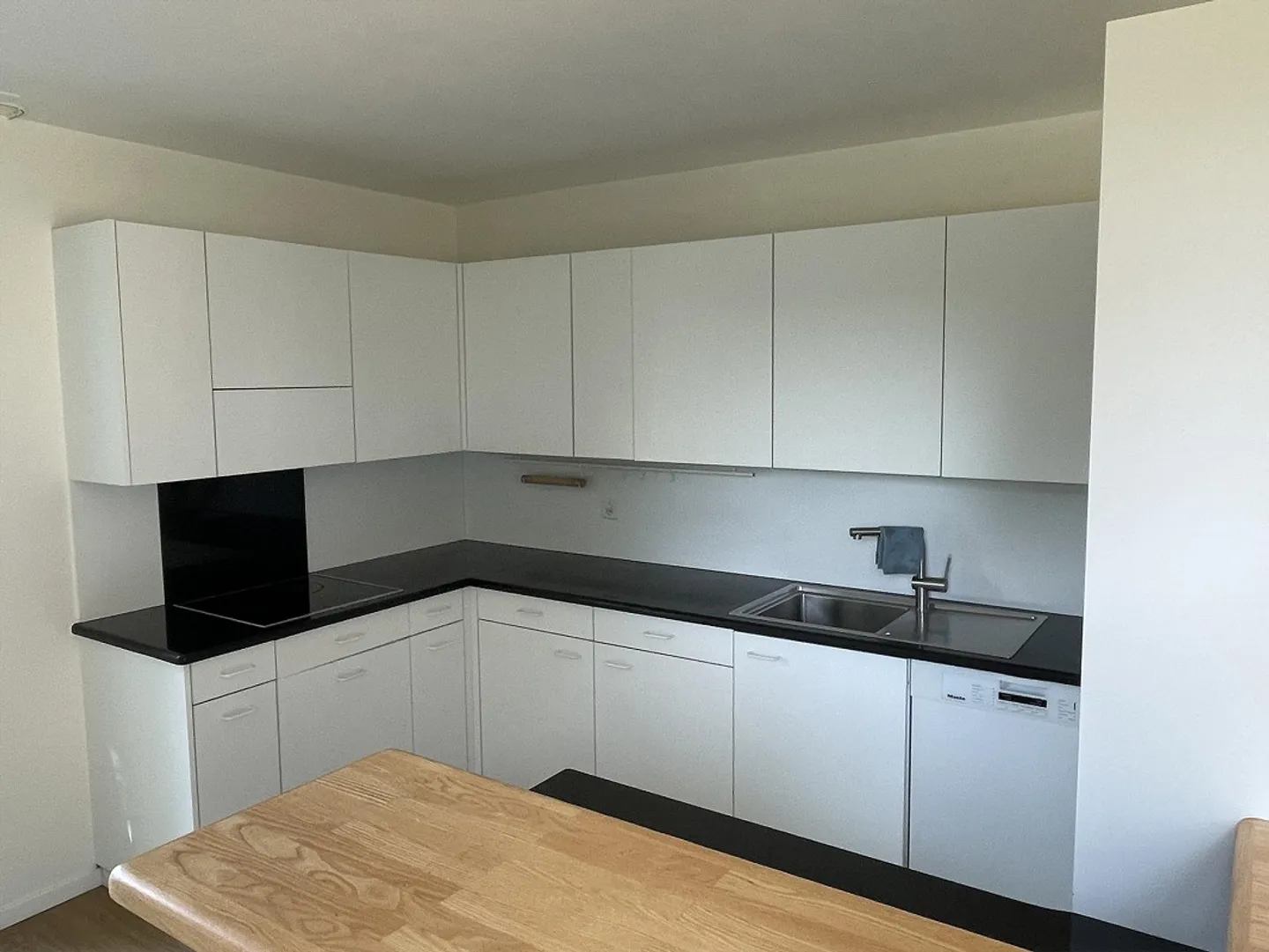 Casa bifamiliare di 4 1/2 stanze (camera degli ospiti inclusa), garage e 2 posti auto Therwil/BL - Foto 8 di 13