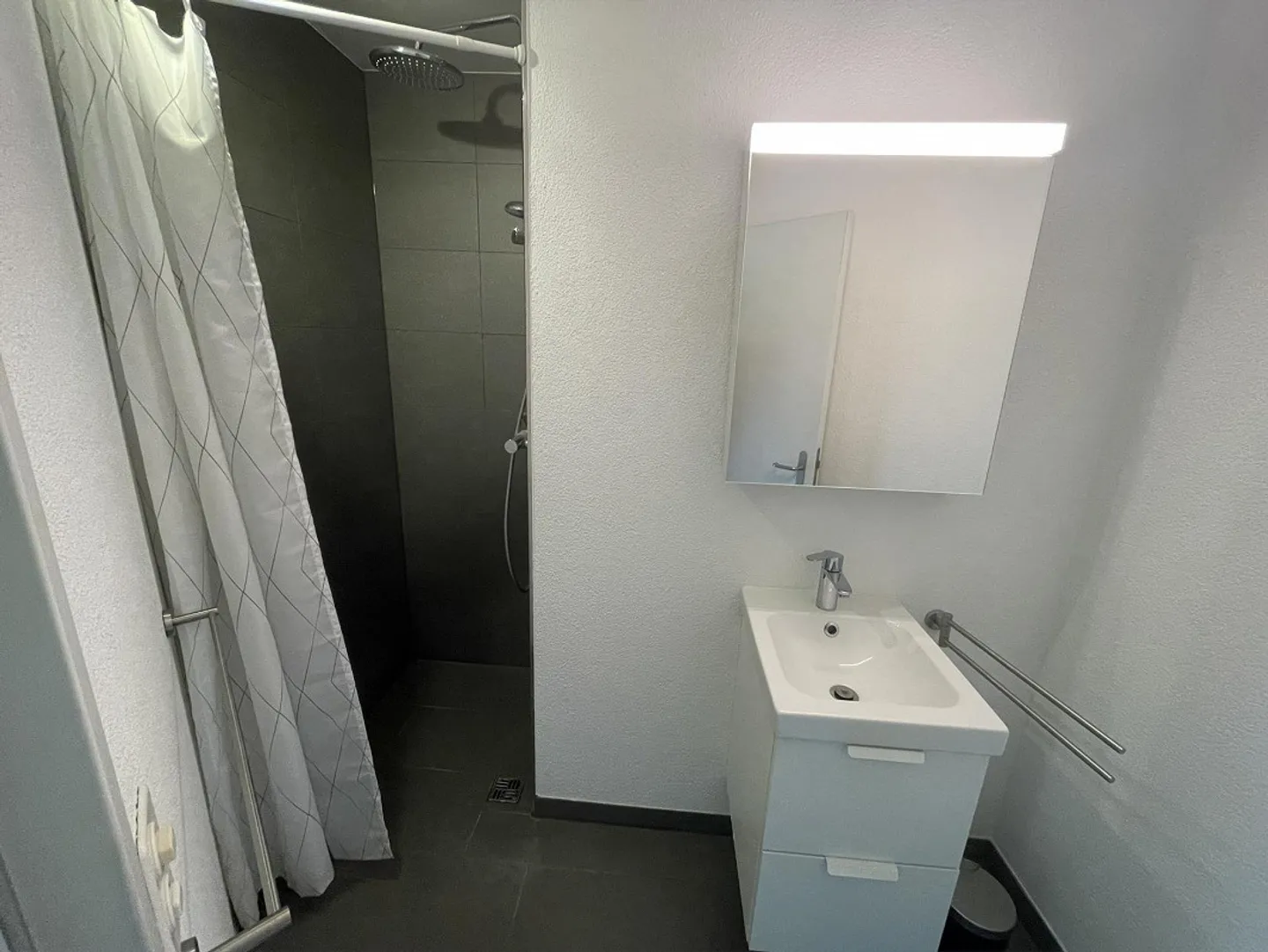 Casa bifamiliare di 4 1/2 stanze (camera degli ospiti inclusa), garage e 2 posti auto Therwil/BL - Foto 11 di 13
