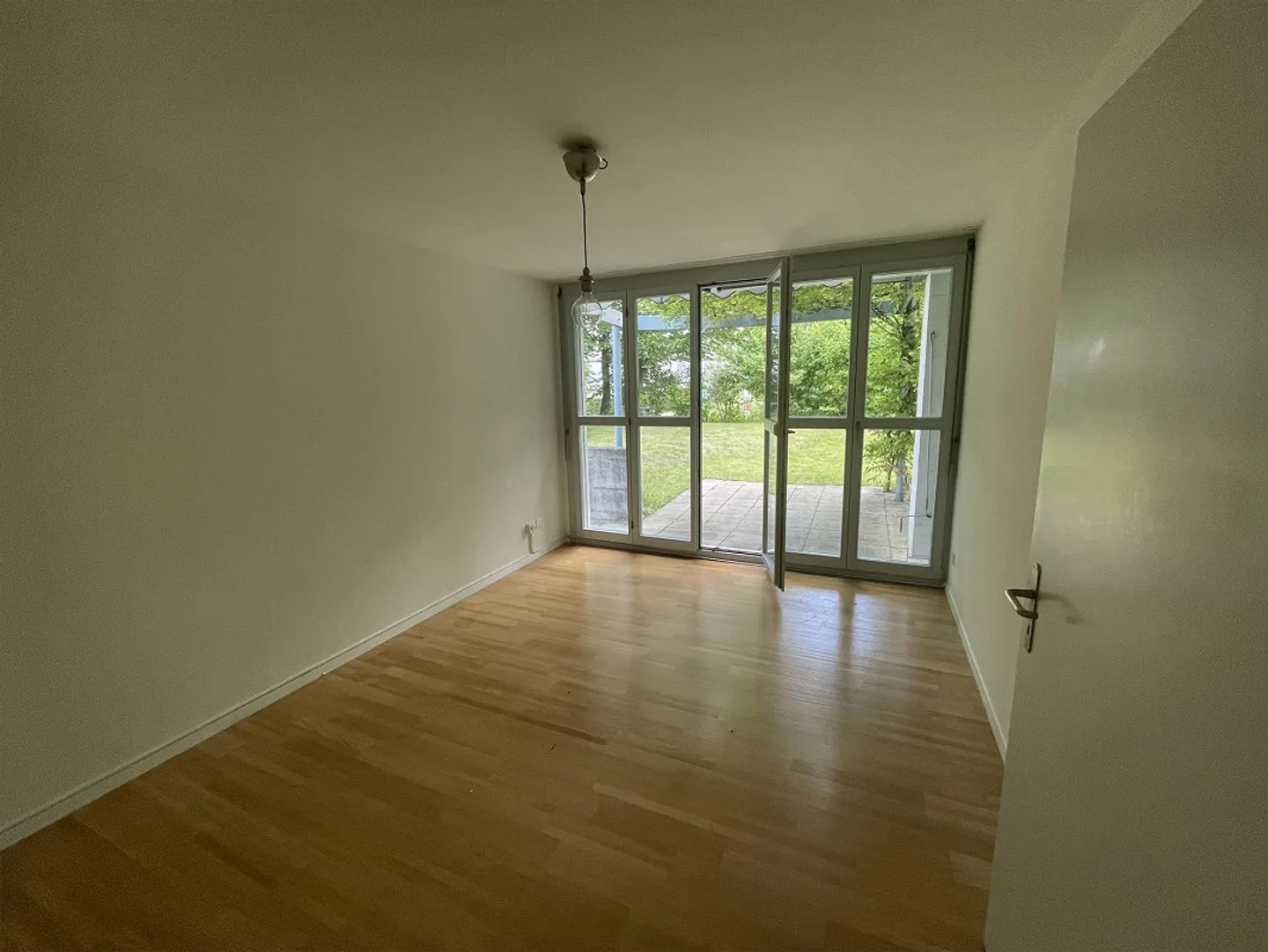 Casa bifamiliare di 4 1/2 stanze (camera degli ospiti inclusa), garage e 2 posti auto Therwil/BL - Foto 10 di 13