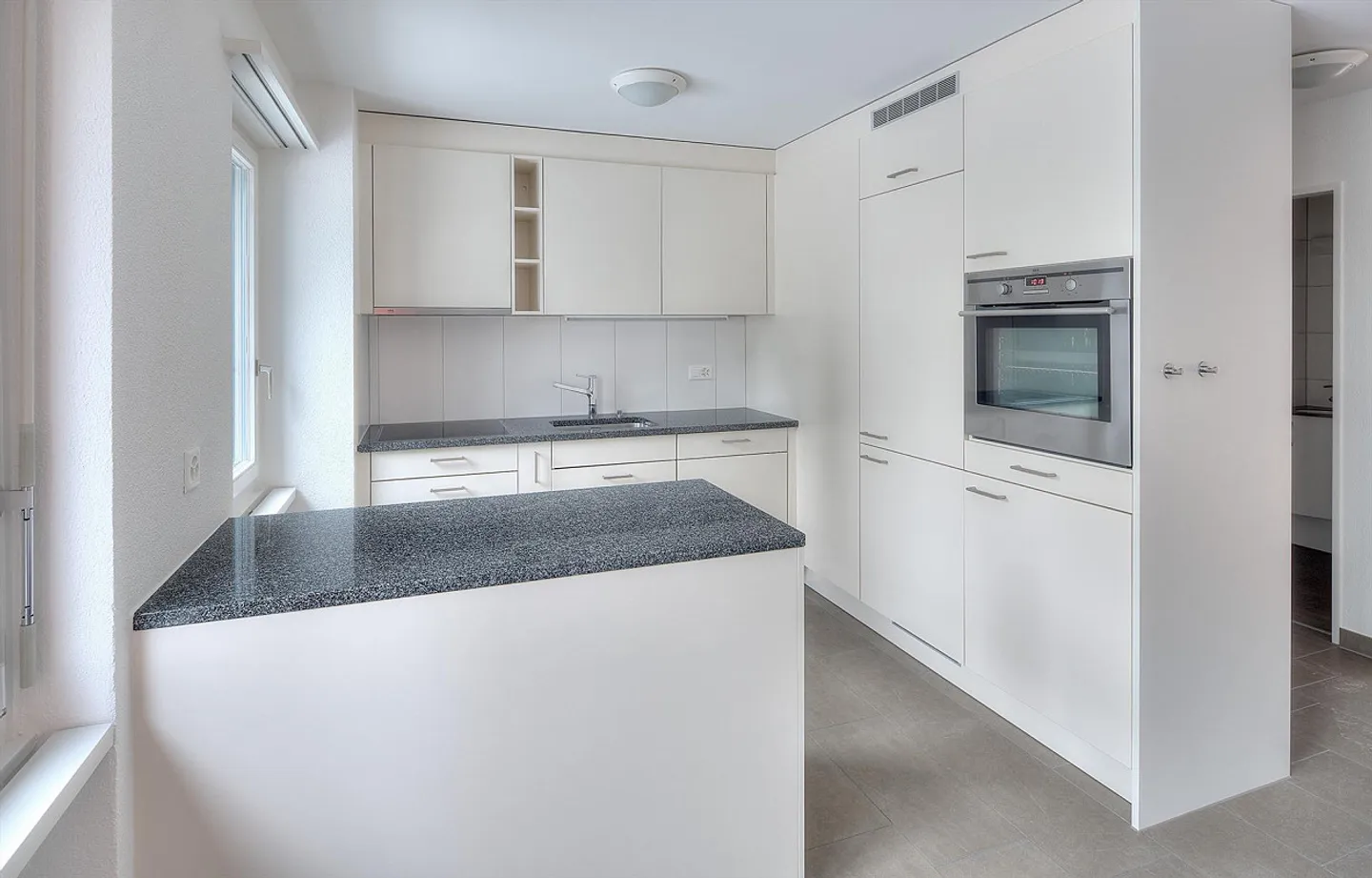 Appartement ensoleillé avec grand balcon - Photo 5 sur 12