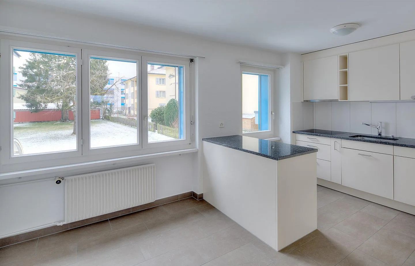 Appartement ensoleillé avec grand balcon - Photo 6 sur 12