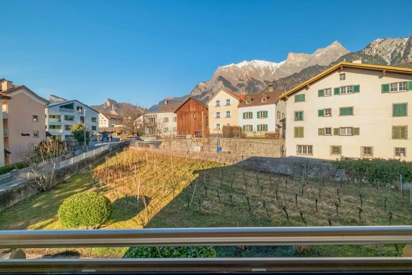Quiet condominium in Maienfeld with balcony and panoramic view - Photo 1 of 6