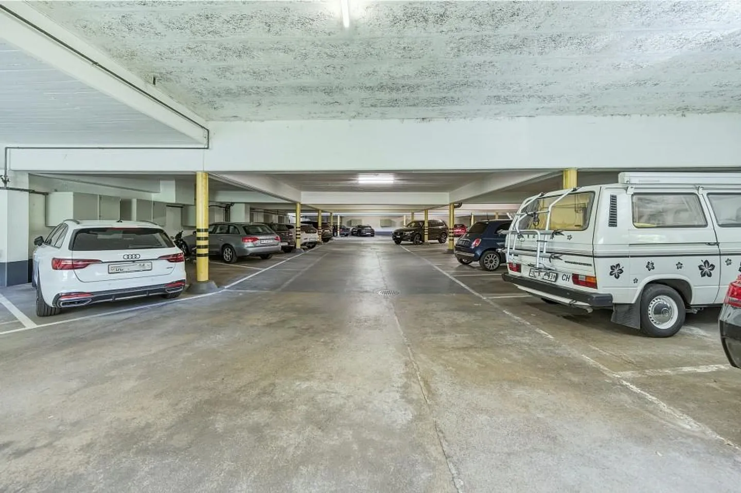 Seltene Anlagegelegenheit: Einstellhalle mit 31 Einstellhallenplätzen - Photo 1 of 13