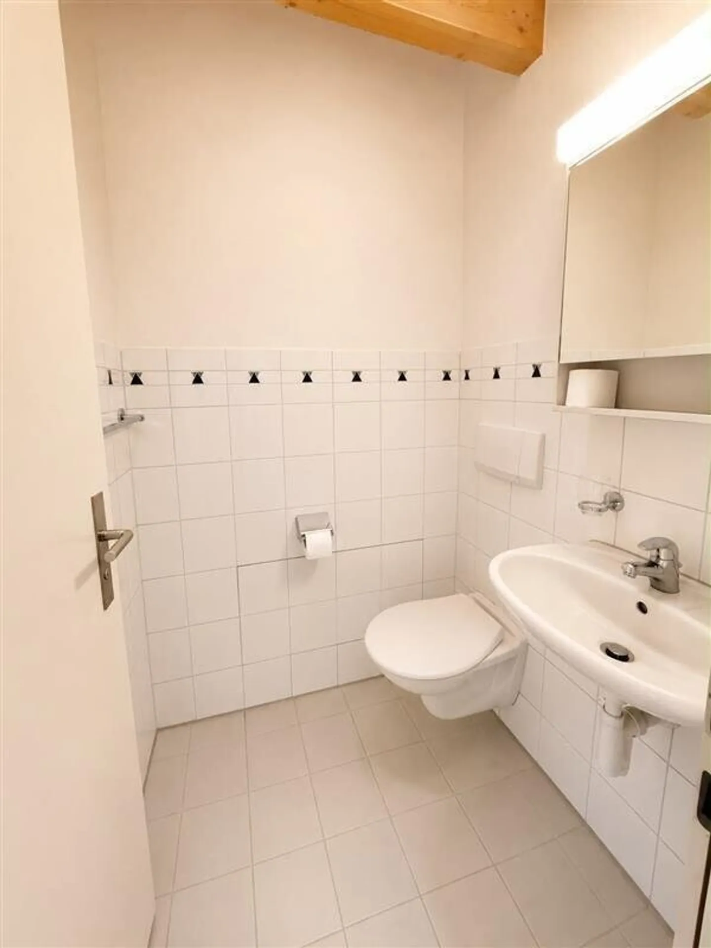 Family apartment seeks new residents - Photo 3 of 11