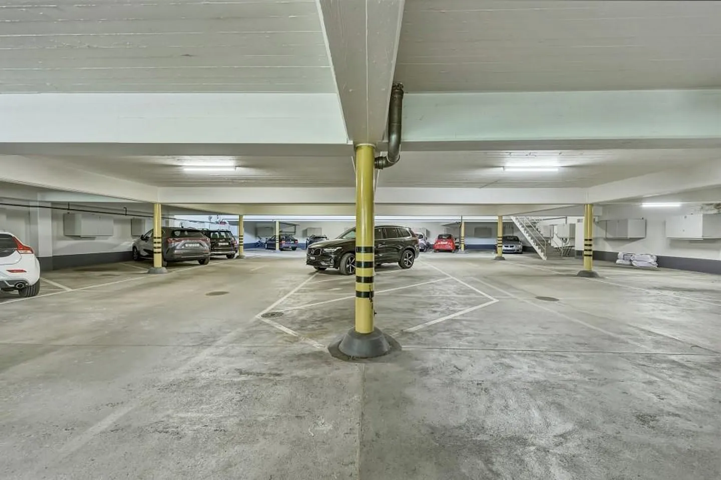 Seltene Anlagegelegenheit: Einstellhalle mit 31 Einstellhallenplätzen - Photo 4 of 13