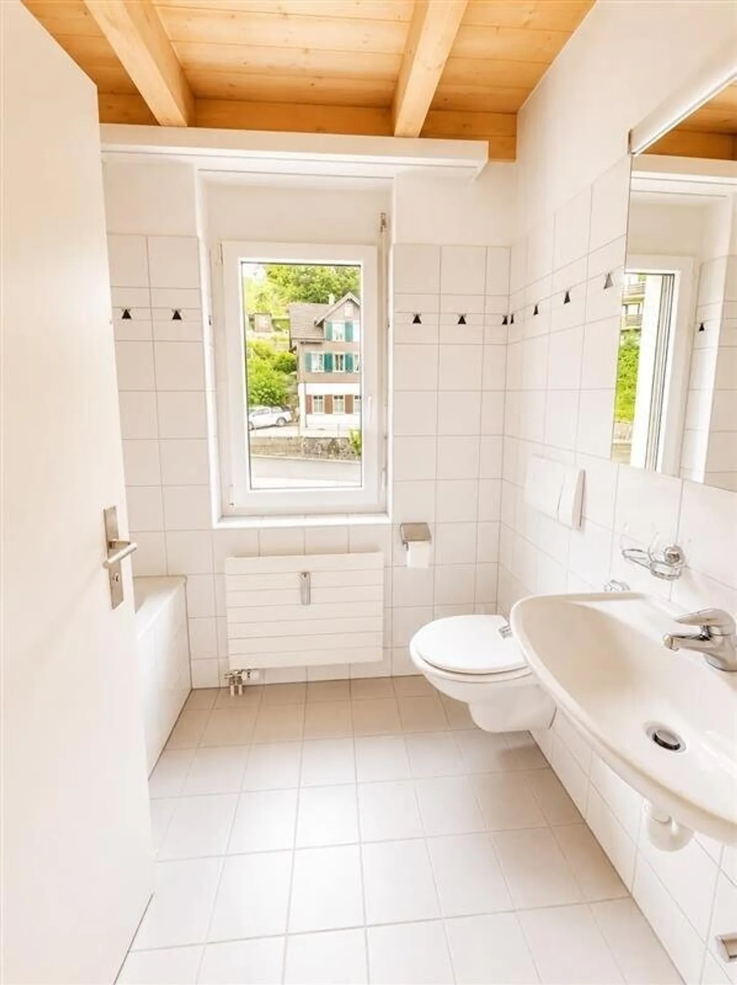 Family apartment seeks new residents - Photo 8 of 11