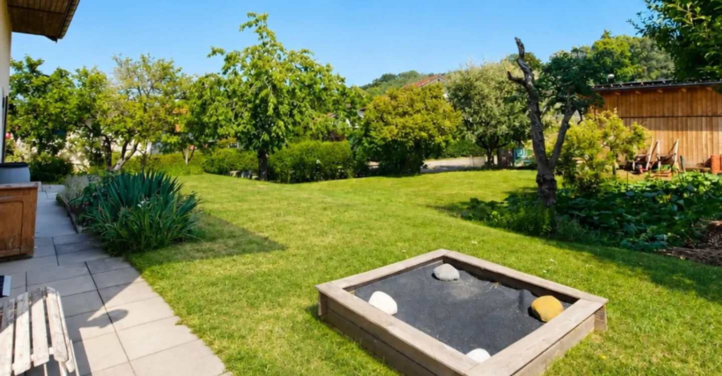 Casa familiare con ampio giardino e potenziale di sviluppo - Foto 4 di 9
