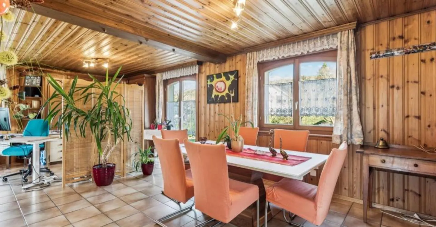 Casa familiare con ampio giardino e potenziale di sviluppo - Foto 5 di 9