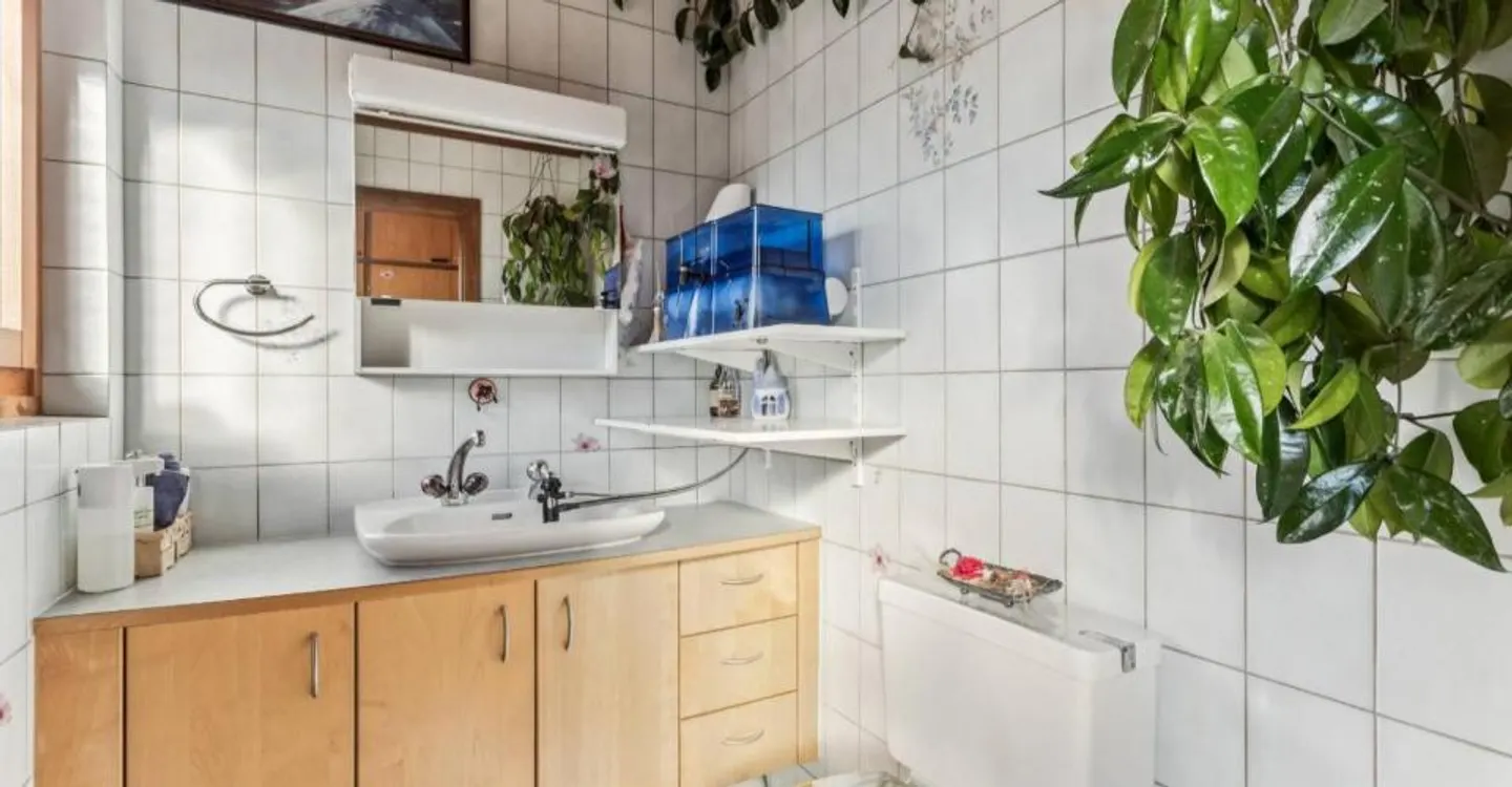 Casa familiare con ampio giardino e potenziale di sviluppo - Foto 7 di 9