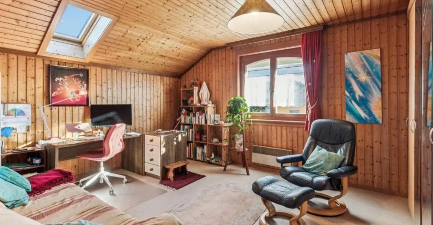 Casa familiare con ampio giardino e potenziale di sviluppo - Foto 8 di 9