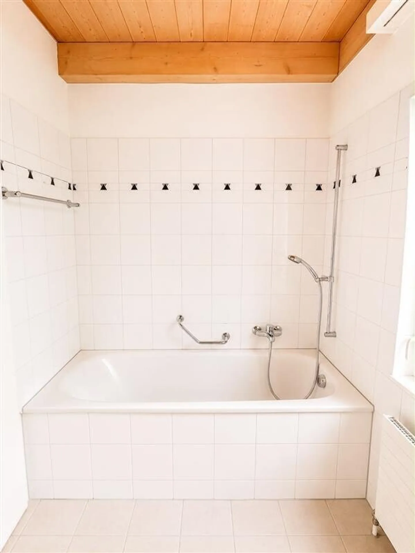 Family apartment seeks new residents - Photo 9 of 11