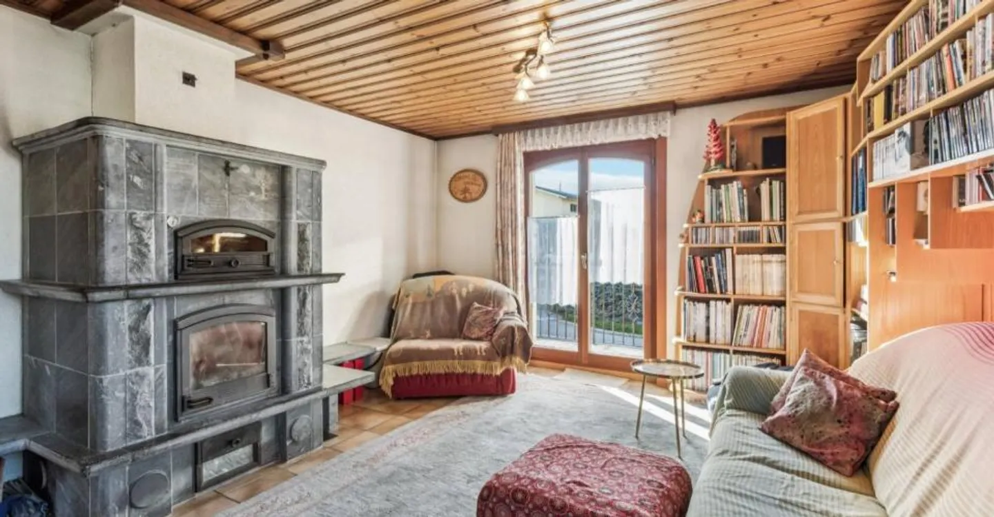Casa familiare con ampio giardino e potenziale di sviluppo - Foto 2 di 9